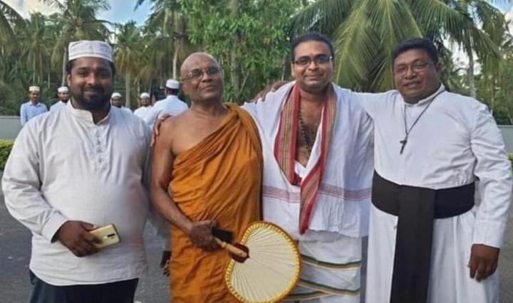 AfreenRumie's tweet image. Pic of the day. 
The unstoppable. 
#GoHomeGota