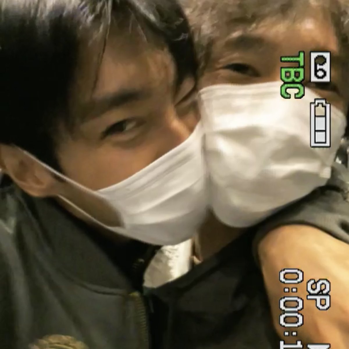 5strwmn's tweet photo. siwon cuddling up so closely with the memebrs has got to be the cutest thing ever 😭 https://t.co/4ahI8tBOk1