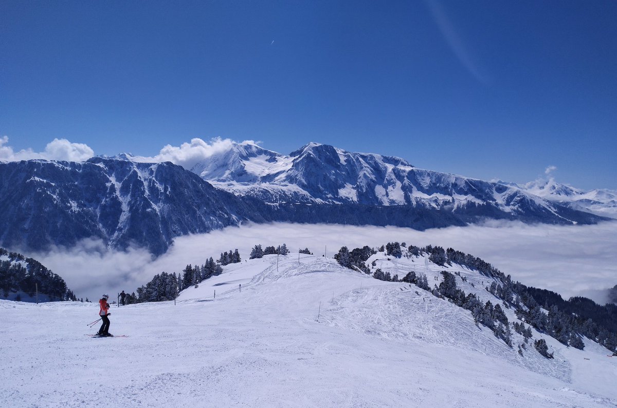 ChaletLaunael's tweet photo. Paysage féerique, neige excellente, bienvenue au Mountain Park de Chamrousse ! #Chamrousse #AlpinePark #MountainPark #Belledonne #Isère #Alpes #FrenchAlps #skiresort #ski #winteriscomingback https://t.co/qZu53Ke1HT