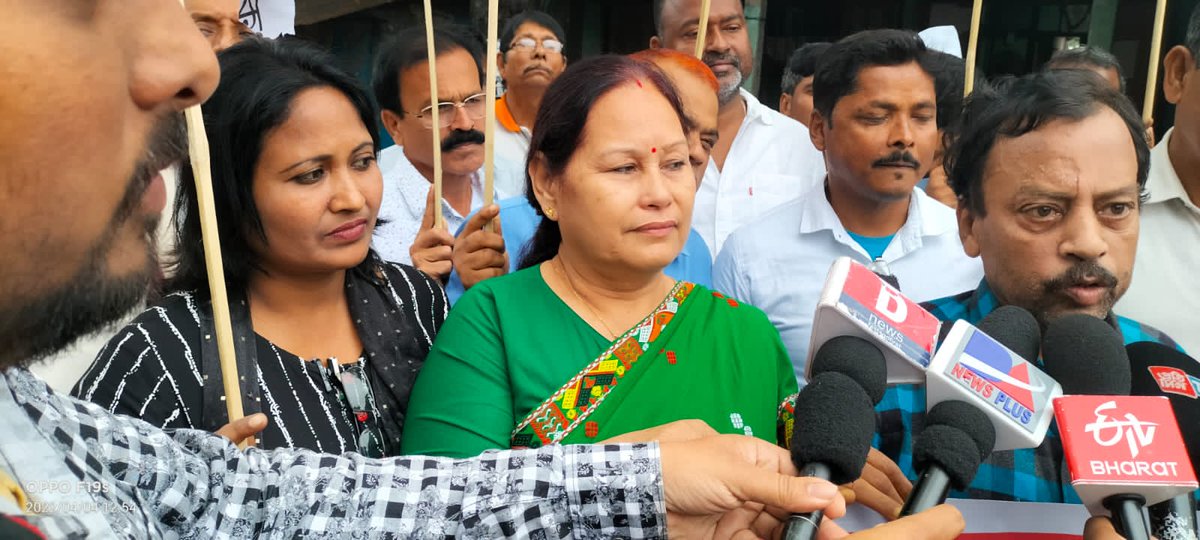 INCAssam's tweet photo. Agitations against the sky rocketing price hike on petrol, diesel, LPG and essential commodities, organised by Barpeta DCC today.

#MehengaiMuktBharat https://t.co/7z1ctVJGCN