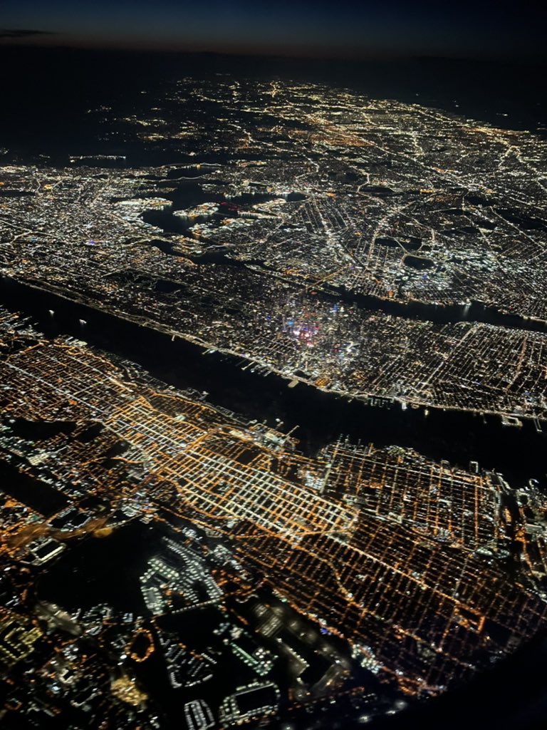 impl_u64's tweet image. Flying into NYC is always surreal. It’s crazy how so many folks live in an area half the size of San Francisco.