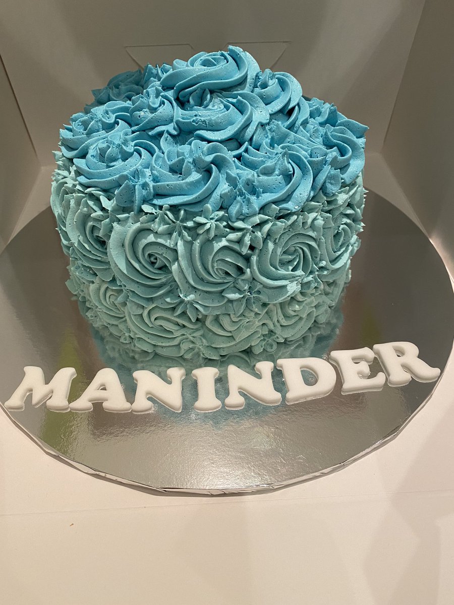 Cupcakes_Sandy's tweet photo. A blue rosette buttercream cake for a cake smash photo shoot 💙🎂 #sandyscupcakesuk https://t.co/TgFflPUZtS