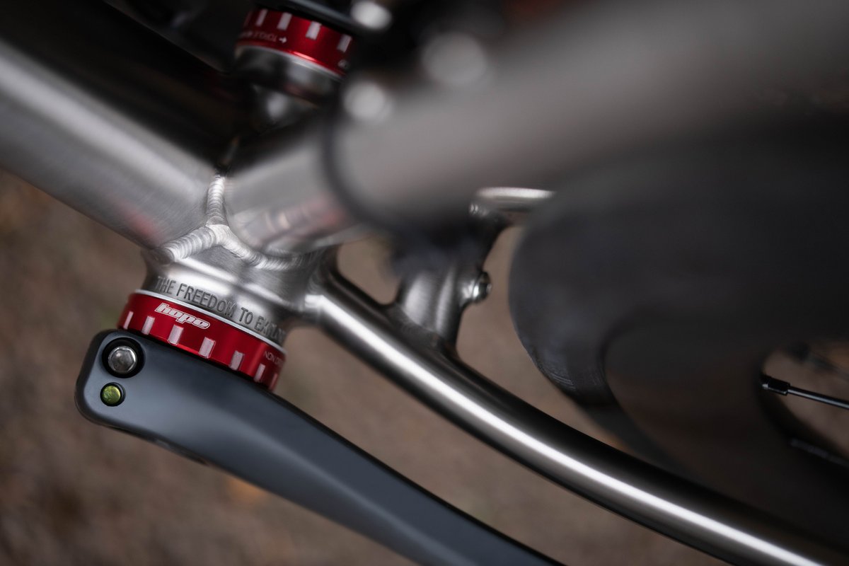 JLaverackTi's tweet photo. The devil is in the details. In this case our engraved dropout which features on every frame we make.
Explore this commission https://t.co/o8ih719Wje
#JACK #JLaverack #TitaniumRules #FreedomToExplore #TheRoadLessTravelled #RoadBike #TitaniumBikes #BespokeBike @Hopetech https://t.co/fVFsQ9oaET