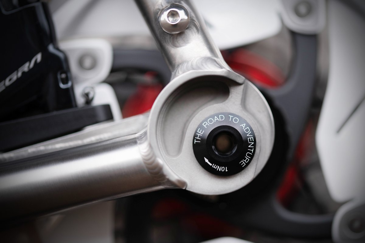 JLaverackTi's tweet photo. The devil is in the details. In this case our engraved dropout which features on every frame we make.
Explore this commission https://t.co/o8ih719Wje
#JACK #JLaverack #TitaniumRules #FreedomToExplore #TheRoadLessTravelled #RoadBike #TitaniumBikes #BespokeBike @Hopetech https://t.co/fVFsQ9oaET