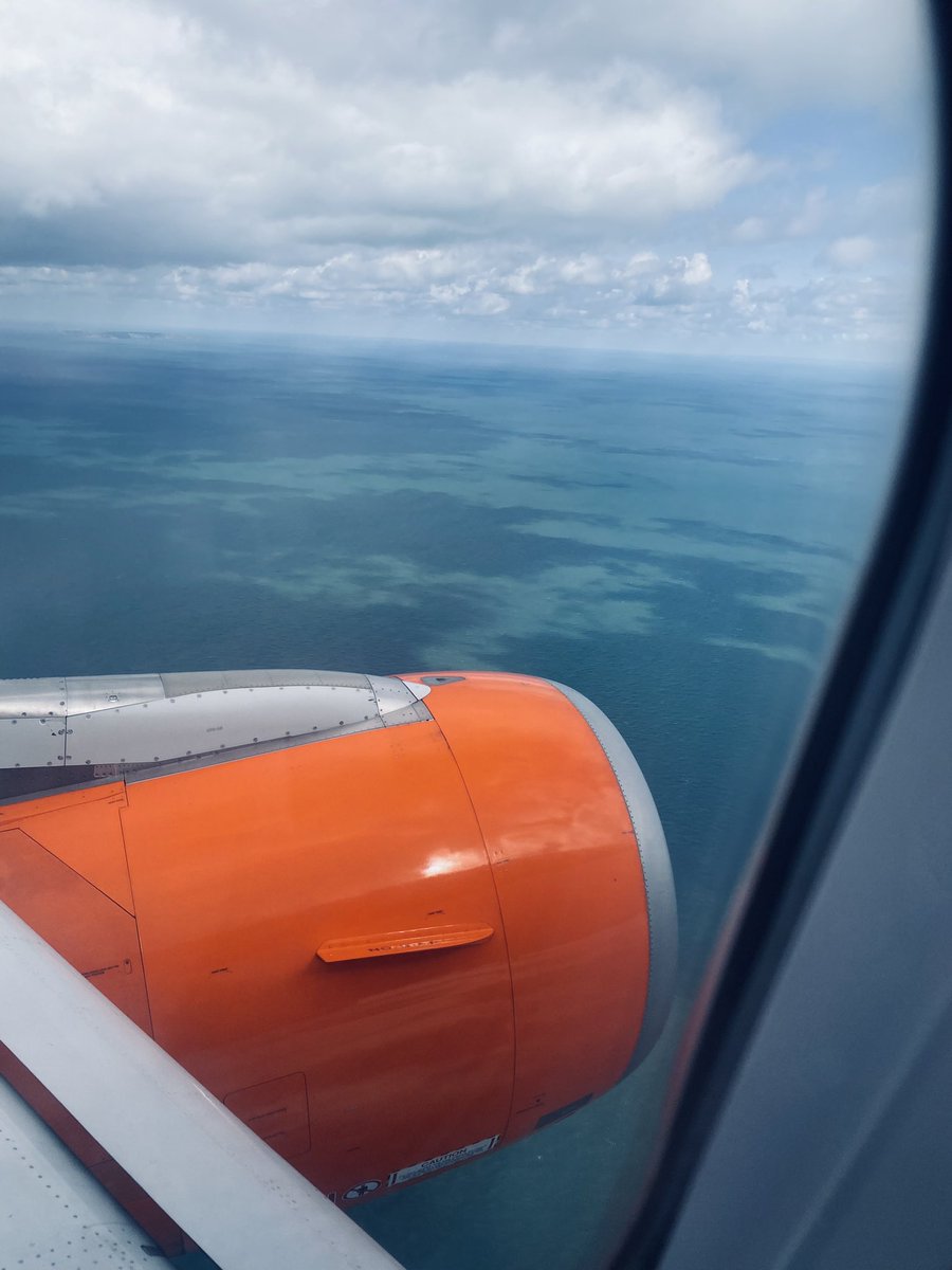 MissDeSousaEYFS's tweet photo. When your next topic is #OurWorld so you take photos on your @easyJet flight to #JerseyCI to show your class! #ViewFromTheSky #PlaneFlight #HookIntoLearning https://t.co/88Qodkf3OA