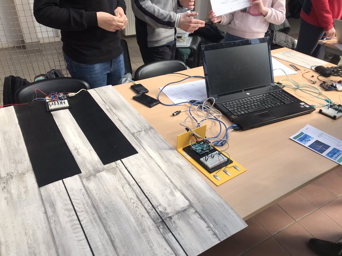CAST_Dijon's tweet photo. #ConcoursCGénial dans l’@AcademieDijon
#Arduipiano du collège Marie Noël de @VilledeJoigny
Un piano dont on joue avec les pieds, de la programmation et beaucoup d’entrain 👍
@Fond_CGenial @Sciences_Ecole https://t.co/NTb2D4cYwf