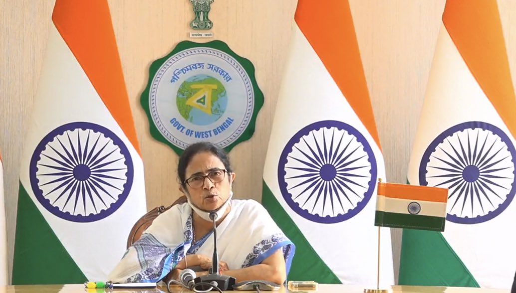 pooja_news's tweet photo. #WestBengal CM #MamataBanerjee hands over employment letters for govt jobs to the 10 victim family members of those killed in the #Birbhum violence. https://t.co/TTmQ9CN15x