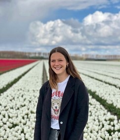 DLB_TEAM128's tweet photo. -𝔼𝕧𝕖𝕟 𝕧𝕠𝕠𝕣𝕤𝕥𝕖𝕝𝕝𝕖𝕟-⁠
Dit is Felicia van Veen, docent Natuur- en scheikunde. Zij gaat mee als fietser. Het wordt haar eerste roparun en hoopt dat haar ietwat impulsieve actie een mooie ervaring gaat worden. 
Steun jij ons? Doneren kan via⁠
https://t.co/gKKDwmHp8w https://t.co/47SL3fFLVr