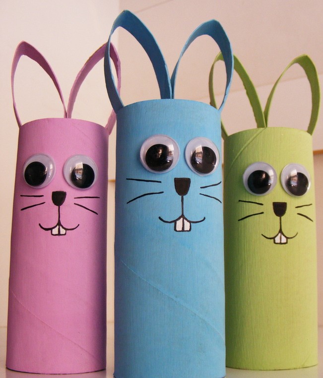 Join us to 'Play &amp; Create' in the Learning Coach at Ingrow West every Easter holiday weekday between 10:30 &amp; 14:30 - colouring, crafts &amp; Lego!
Also, Chris will be demonstrating the phenokistoscope on both Mondays, and Brenda will be making paper roll bunnies on the first Tuesday.