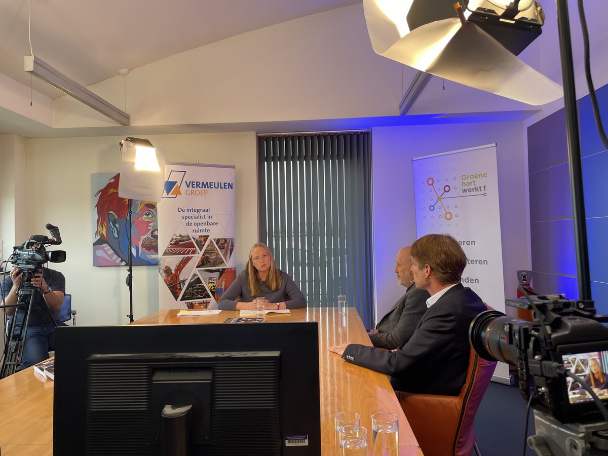 ECUB_NL's tweet photo. Het webinar 'Waterstof en mobiliteit in de GWW-sector' dat we samen met @Groenehartwerkt @ProvUtrecht @zuid_holland organiseerden, was een succes! Kijk het terug via https://t.co/ZhrvFG8Fms

#waterstofutrecht #duurzamemobiliteit #duurzameGWW https://t.co/G93X6MNG9l