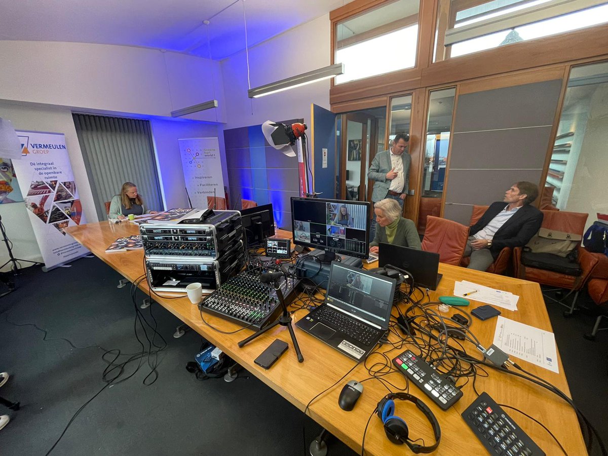 ECUB_NL's tweet photo. Het webinar 'Waterstof en mobiliteit in de GWW-sector' dat we samen met @Groenehartwerkt @ProvUtrecht @zuid_holland organiseerden, was een succes! Kijk het terug via https://t.co/ZhrvFG8Fms

#waterstofutrecht #duurzamemobiliteit #duurzameGWW https://t.co/G93X6MNG9l