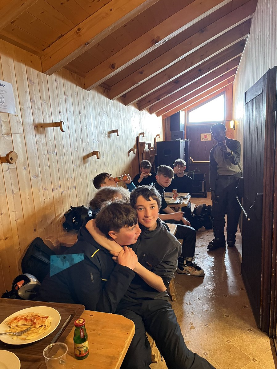 A well earned lunch stop to fuel the afternoon 🍕🍟