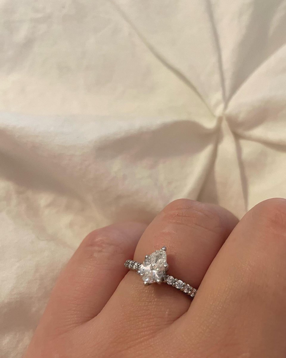 01.04.2022 I made my gf my fiancée💍
Looking forward to the future with her ❤️❤️