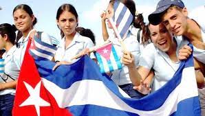 PaolaSCruz1990's tweet photo. Muchas Felicidades a los pinos nuevos en nuestro aniversario. A 61 y 62 años respectivamente, ratificamos que somos continuidad de la Revolución. 
Que nadie lo dude #VamosConTodo 
@DiazCanelB
@aylinalvarezG @GHNordelo5 @UJCdeCuba
#DeZurdaTeam
#IzquierdaUnida https://t.co/uThGlpQBy7