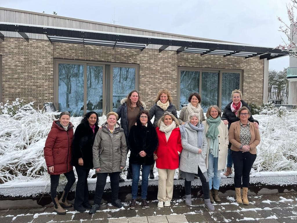 Sinds 1 april levert Evean met een vast team professionele verpleegkundigen zorg in Hospice Egmond. Samen met de vrijwilligers en de coördinatoren van het hospice gaat het verpleegkundig team aan de slag  🙏
Lees meer: bit.ly/3JbsNuV
#voorelkaarmetelkaar #palliatievezorg