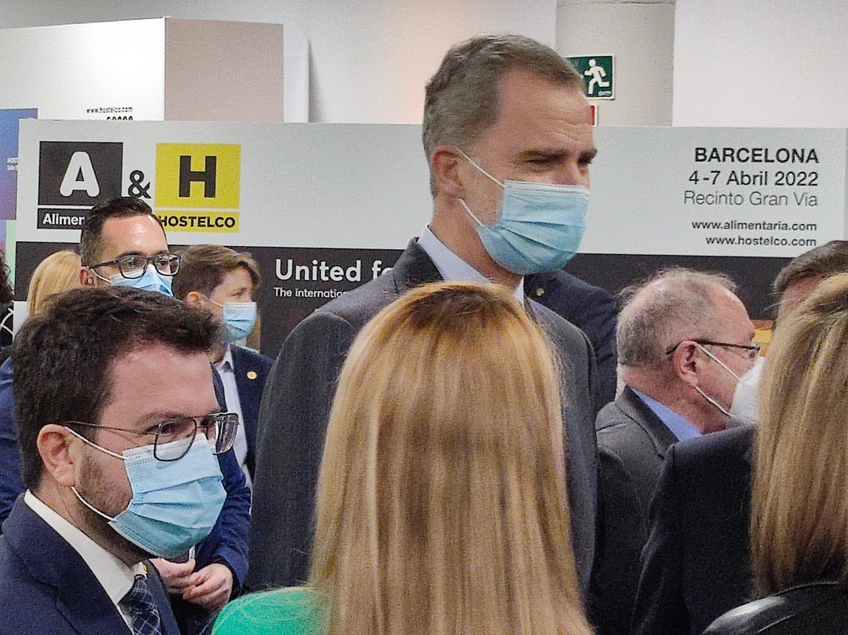ithotelero's tweet photo. SM D. Felipe VI visita nuestra #Techroom to live in by #ITH y saluda a nuestro DG @alvarocarrillo en @Hostelcobcn #hotel #turismo #LiveHotel @CasaReal @ThinkTur @CEHATes @AMTSolyPlaya https://t.co/LomLMP3VPf