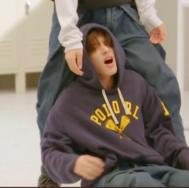 itsjakeday's tweet photo. คัยมันให้ยัยน้องหาทัมมมมม สงสาร5555555555555555555555555555555555555555555555555 https://t.co/gf8kgXluvv