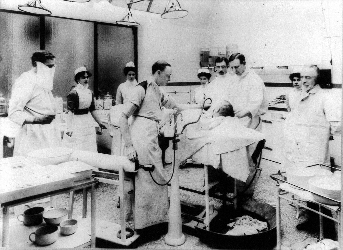 Anaes_Heritage's tweet photo. It was #TheatreDay not too long ago... Spot some anaesthetic equipment in action in these stunning photos we re-discovered in our archive recently! 👀 #histmed #MedTwitter [1/2] https://t.co/4XHUEcSFwy