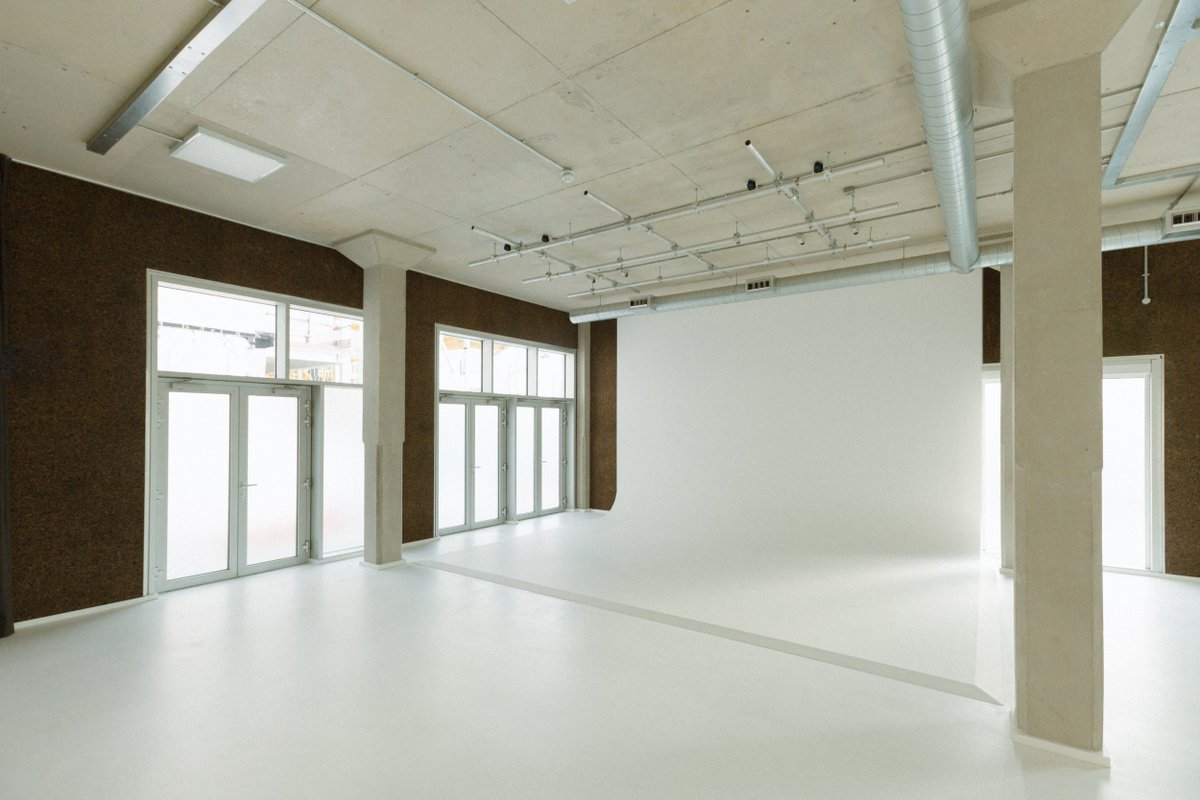 METHODXSTUDIO's tweet image. Introducing Method Studio, North Greenwich in the heart of the @Design_District alongside the @TheO2 . The new studio is 1500 sq ft, triple the size of our previous space.

#studio #photographystudio #designdistrict #studiospace #filmstudio #blackoutstudio #infinitycove