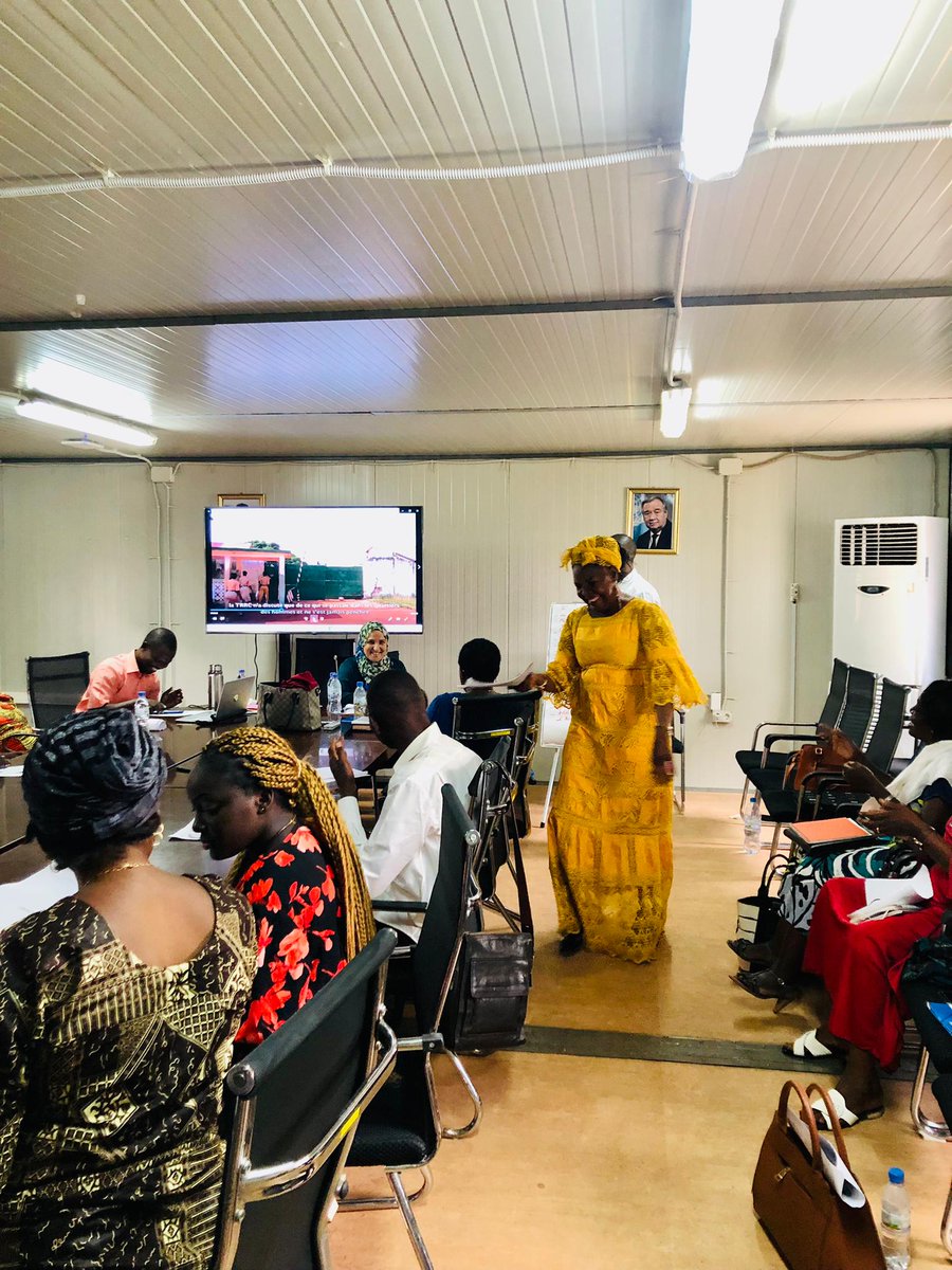 PNUD_RCA's tweet photo. Consultations et planification de la Commission #Vérité #Justice #Reconciliation #Réparation avec ♀️👩🏿&amp; victimes sur l'intégration de l'approche #genre dans les travaux de la #CVJRR 🇨🇫🇺🇳⚖ @PNUD heureux d'appuyer avec @theICTJ et @ONUFemmes🙏🏽@UNPeacebuilding https://t.co/YKhJfsrJnD