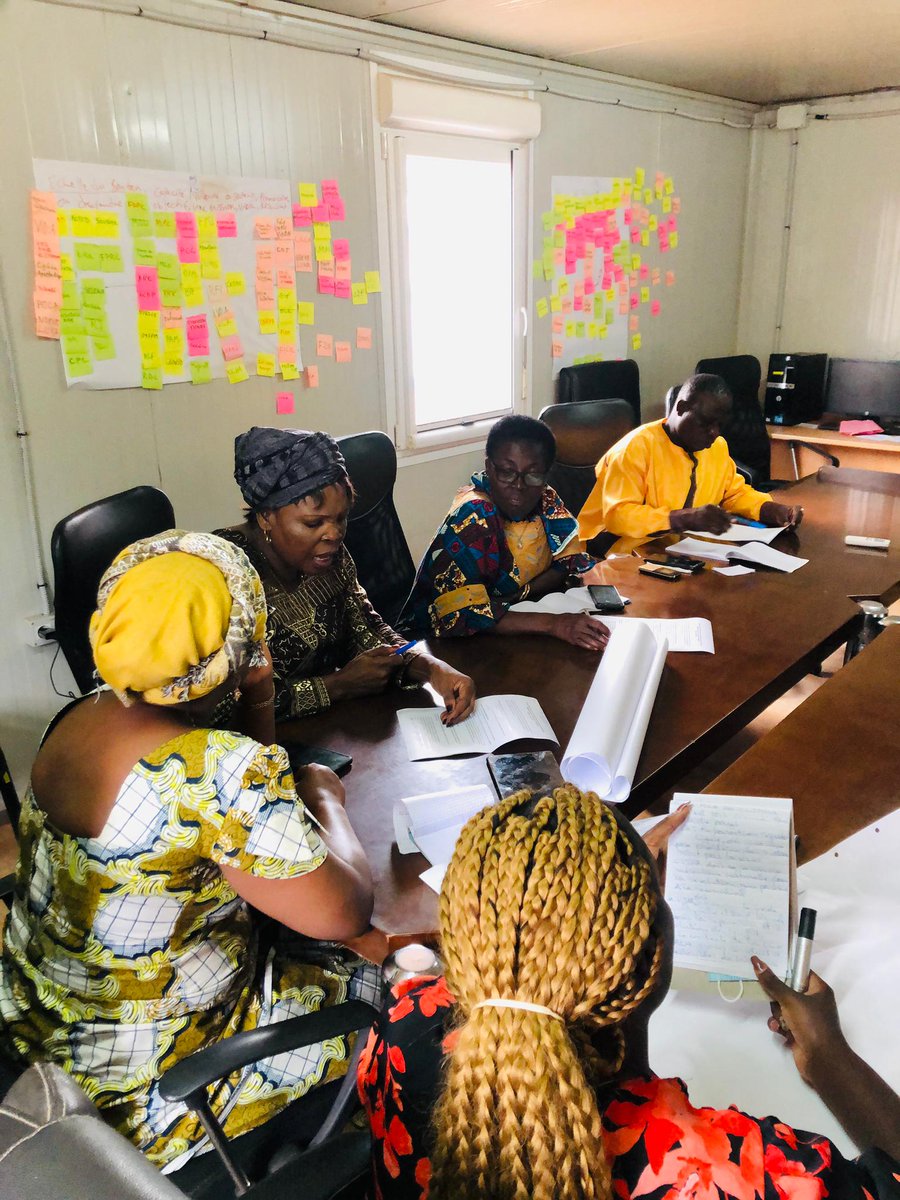 PNUD_RCA's tweet photo. Consultations et planification de la Commission #Vérité #Justice #Reconciliation #Réparation avec ♀️👩🏿&amp; victimes sur l'intégration de l'approche #genre dans les travaux de la #CVJRR 🇨🇫🇺🇳⚖ @PNUD heureux d'appuyer avec @theICTJ et @ONUFemmes🙏🏽@UNPeacebuilding https://t.co/YKhJfsrJnD
