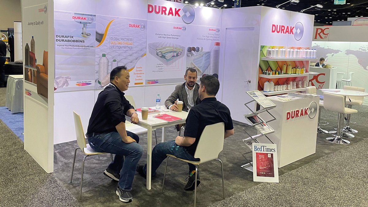 #ISPA EXPO 2022’de küresel yatak endüstrisine kapsamlı dikiş ve nakış iplikleri portföyünü sunan #DurakTekstil, Amerikan pazarında güçlü büyüme sinyalleri ile fuardan memnun ayrıldı.  tekstildergi.com/durak-tekstil-…