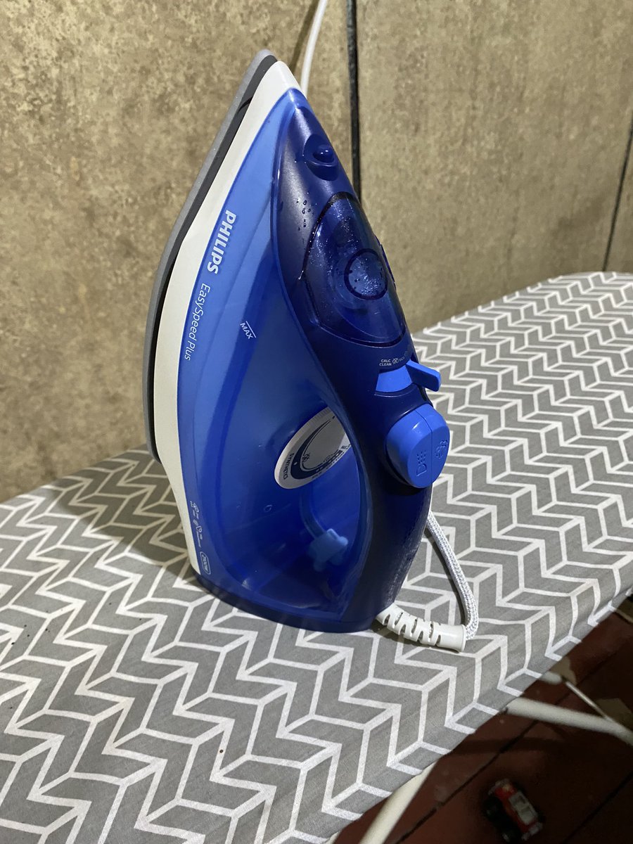SnuShorey's tweet photo. The best steam iron below RM100✅ Bepuluh tahun guna iron baru jumpa yang murah tapi function macam harga ribu❗️ https://t.co/CRz8kop3F9