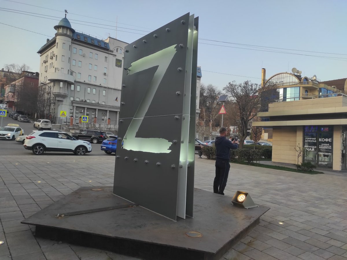 holodmedia's tweet photo. На набережной Ростова-на-Дону появилась вот такая скульптура

Фото: «Тютина» https://t.co/bjuObkqMaH