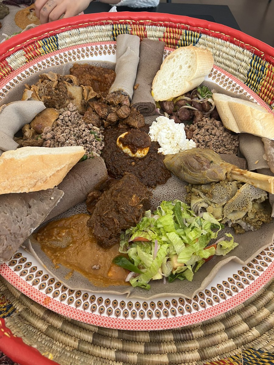 ETHIOPIA 🇪🇹 FOOD WAS AMAZING! 🧡
