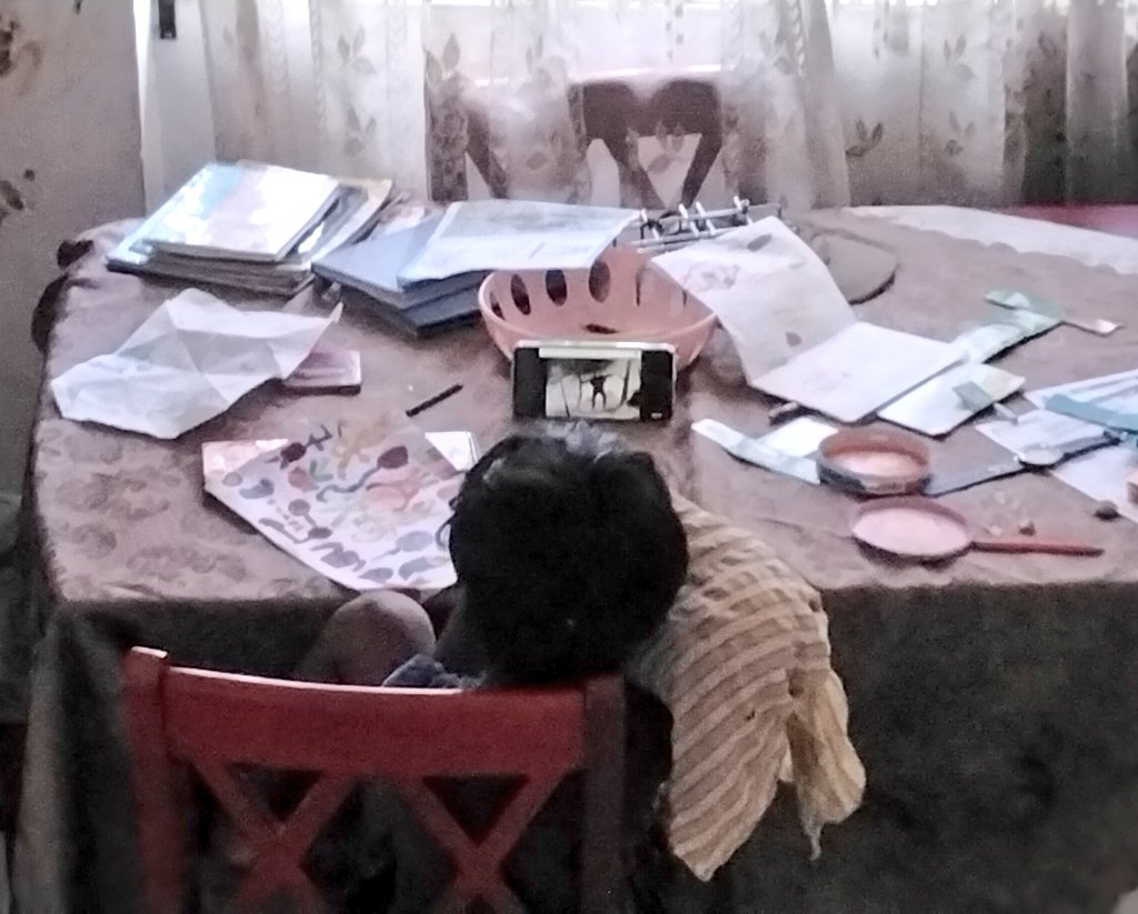 PumpiLiya's tweet photo. #MJFam I'm in sec sis's house, so I showed MJ videos to my 7y nephew & 5y niece. Nephew loves his songs and dances, also asked how could he do the moves and said his dances are funny and calls MJ 'a Hat man'. 😭 Niece said she loves his songs too. 😍
#NextGeneration❤️ #MuteWho😜 https://t.co/2WWRV7Q2K2