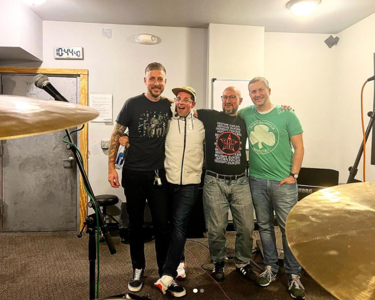 IDIOTEQ's tweet photo. 😱 NYC #screamo legends #SAETIA posted a video of their first rehearsal in 24 years - https://t.co/DXrgyJ8gMx! Something huge coming up (?)! Check out our recent special feature on OFF MINOR at https://t.co/LXt8aNfPwi https://t.co/1cdmSGQ24c