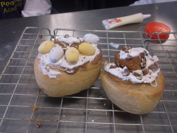 PoolHayesAcad's tweet photo. Year 8 students have been making Easter breads this morning in their Food class with Mrs Hale. We think they look delicious!😋 #EasterBreads https://t.co/BgRHHAQecV