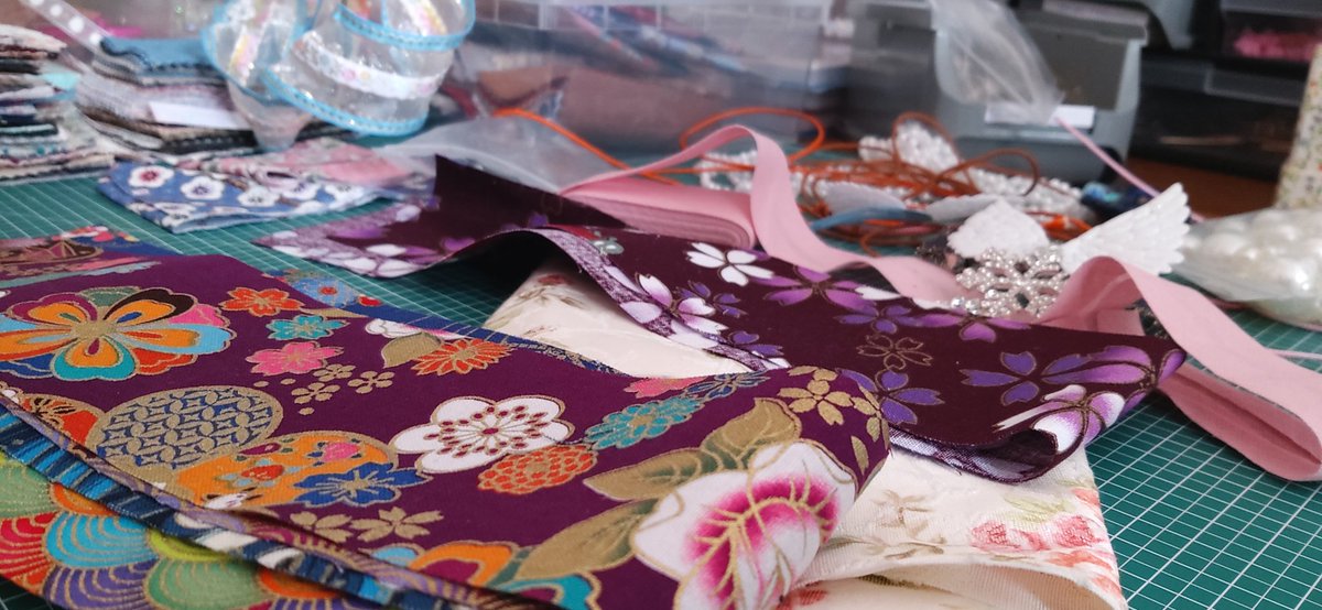 CraftsSparks's tweet photo. Es ist etwas Zeit für kreatives Chaos um auf neue Ideen zu kommen ♡ 
Was dabei rauskommt werde ich euch selbstverständlich zeigen, aber vielleicht möchtet ihr auch meinen (ersten stand überhaupt woha) auf der Berliner Comicmesse am Sonntag besuchen?

☆ https://t.co/Sl4NbBHaBD