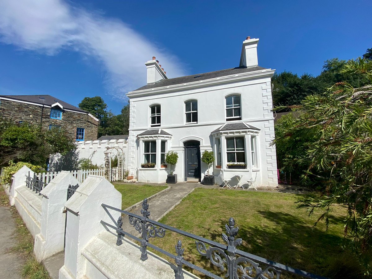 Location, Location, Location 😍🏖
Mona Villa, Laxey blackgracecowley.com/property/mona-…
#forsale #seaview #residential #helpingYOUmove #IsleofMan #periodproperty #Laxey