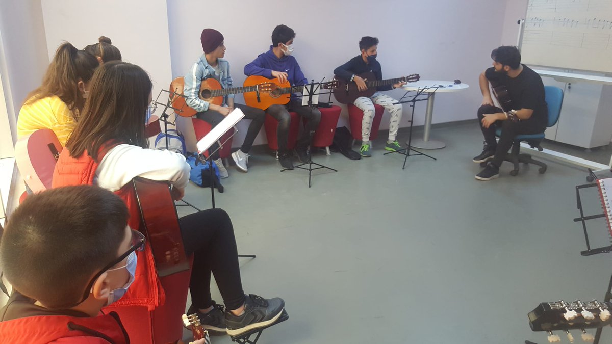 GSB_NiluferGM's tweet photo. Güzel Sanatlar Atölyesi kapsamında Gitar eğitimlerimiz devam ediyor 🎸
#GüzelSanatlarAtölyesi
#Gitaregitimi https://t.co/yIHvJJzaS2