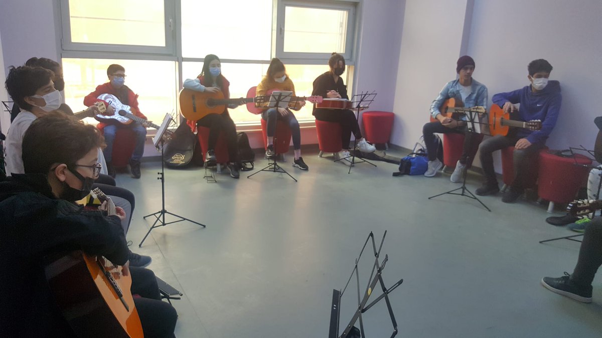 GSB_NiluferGM's tweet photo. Güzel Sanatlar Atölyesi kapsamında Gitar eğitimlerimiz devam ediyor 🎸
#GüzelSanatlarAtölyesi
#Gitaregitimi https://t.co/yIHvJJzaS2
