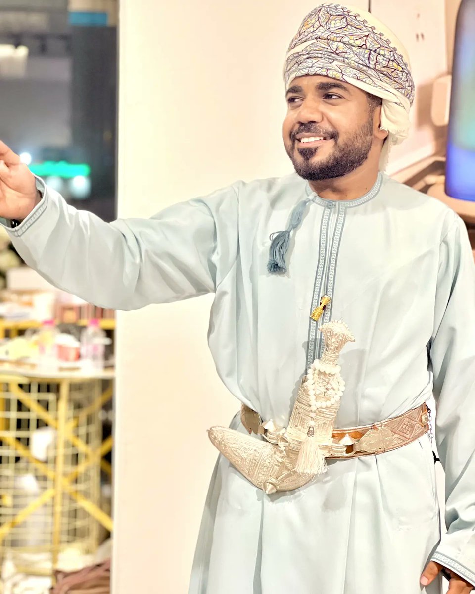 SaidSaidalrisi's tweet photo. #الصديق 
#غصن_فريسيا_للعطور 

بَهجةُ الأصدقاء، سبب كاف لأن نُصبح سعداء جداً💛

أُبارك لك صديقي العزيز @AhmedAlMamari12 افتتاح الفرع الجديد لمحل غصن فريسيا للعطور بولاية لوى، أسأل الله العظيم باسمه الرزّاق أن يرزقك الرزق الحلال الطيب، ويبارك لك في مالك وحلالك🤲 https://t.co/Ri7a3Ipxlj