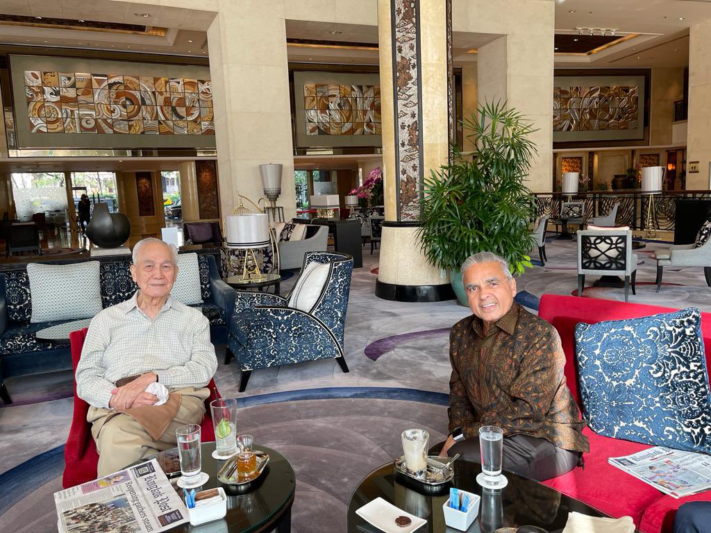 mahbubani_k's tweet photo. It was a great honour to meet again an old friend, former Thai PM Khun Anand Panyarachun. He’s one of the wisest diplomats and leaders I have met. https://t.co/9S7mtwVWFG