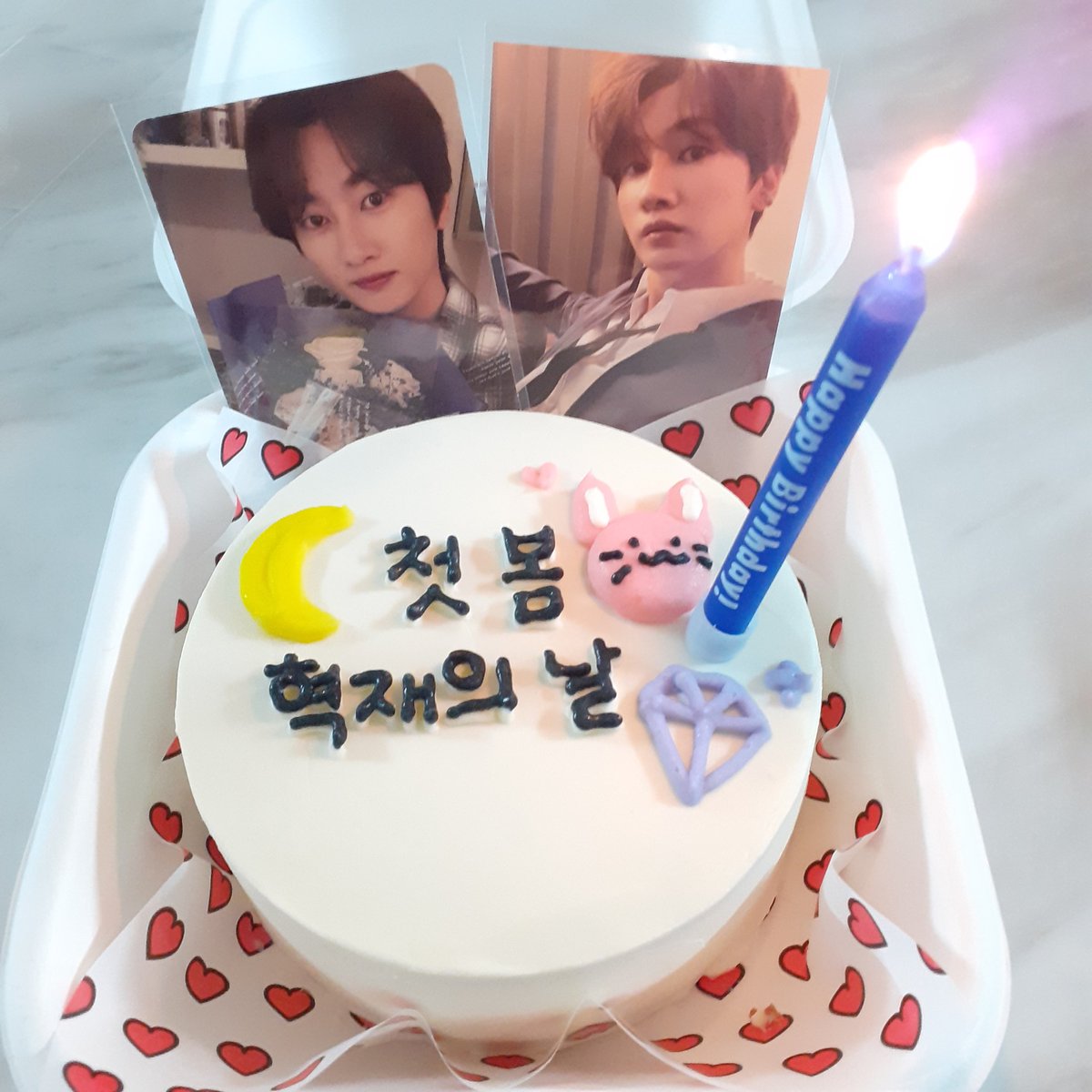 EHJ0404_'s tweet photo. 너무 작지만 축하하는 마음을 담아서 ㅎㅎ 🥰💙 https://t.co/woazYWDA3s