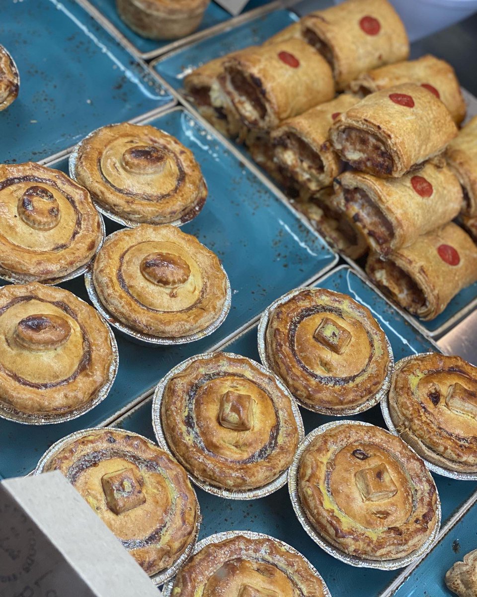 DylansGenStores's tweet photo. Pies, cakes, pastries and more! We’re fully stocked at the store today 🥧 

Peis, cacenni, teisennau a mwy! Rydym yn llawn stoc heddiw 🍰 https://t.co/lw8GD3gfvE