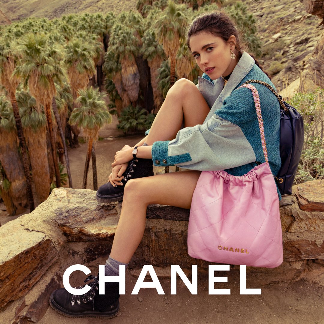 CHANEL on X: The CHANEL 22 bag, as refined as it is vital. Its shape is  that of a cushion - to which one's secrets and keys, one's tastes and needs  can