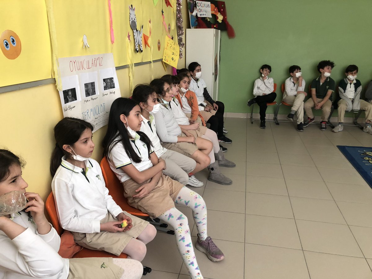 Meşhur kahkahasıyla,çocuklara masal anlatmalarıyla,çevirdiği filmlerle 7den 70 e halkın sevgisini kazanan ünlü oyuncumuz ADİLE NAŞİT bu hafta dersimize konuk oldu <a href="/KvancBarlas/">Kıvanç Barlas 🇹🇷</a> <a href="/ZeynepAlpsln35/">Zeynep Alpaslan</a> <a href="/bilgeecekaradag/">bilge ece karadağ</a> <a href="/Cigdem_Kir/">Çiğdem Kır</a>