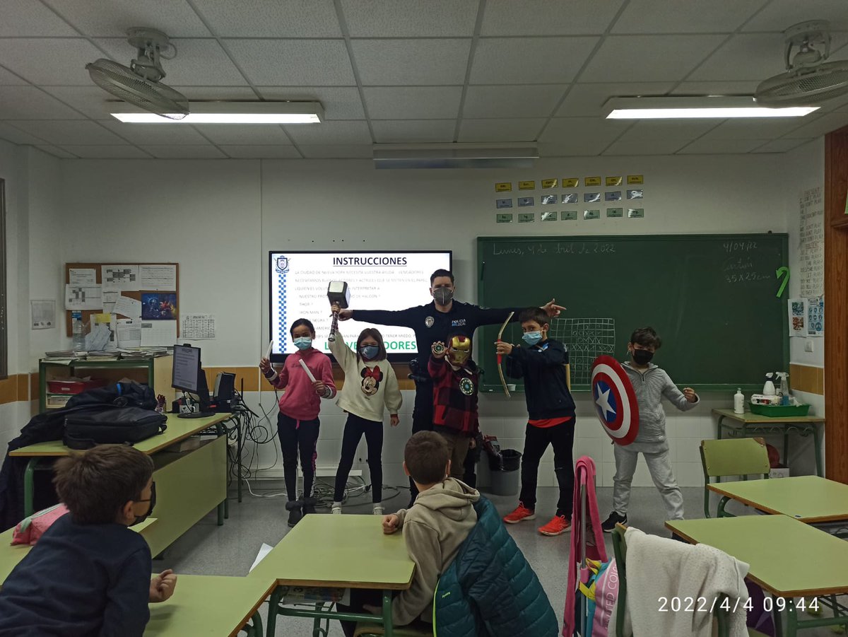 VII SEMANA CULTURAL EN EL CEIP EL MIRADOR
Seguimos con policías "superhéroes", magos y meteorólogos. El colegio es un hervidero de estímulos.