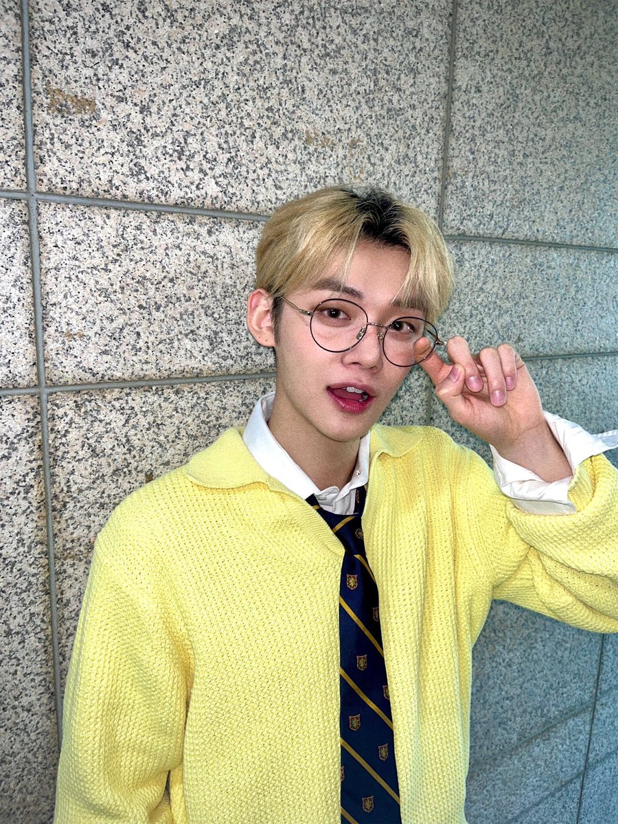 txtlace's tweet photo. i’m going to cry he is the cutest https://t.co/2vQZect4rS