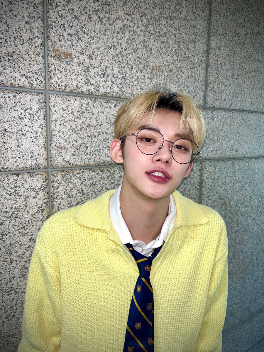 txtlace's tweet photo. i’m going to cry he is the cutest https://t.co/2vQZect4rS