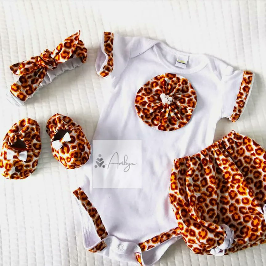 DesignAmbya's tweet photo. B. A. B. Y  G. I. R. L 🤍🤎
.
.
#ambyadesign #ambyakids #babyclothes #babyshop #handmade #cheetahprint #waxprints #setforgirl #couturepourbebe #bebedavril #bebe #coutureaddict #perles #chaussonsbebe #africanfashion #africanbrand #madeinafrica #madeingabon https://t.co/8bjaG3BIfv