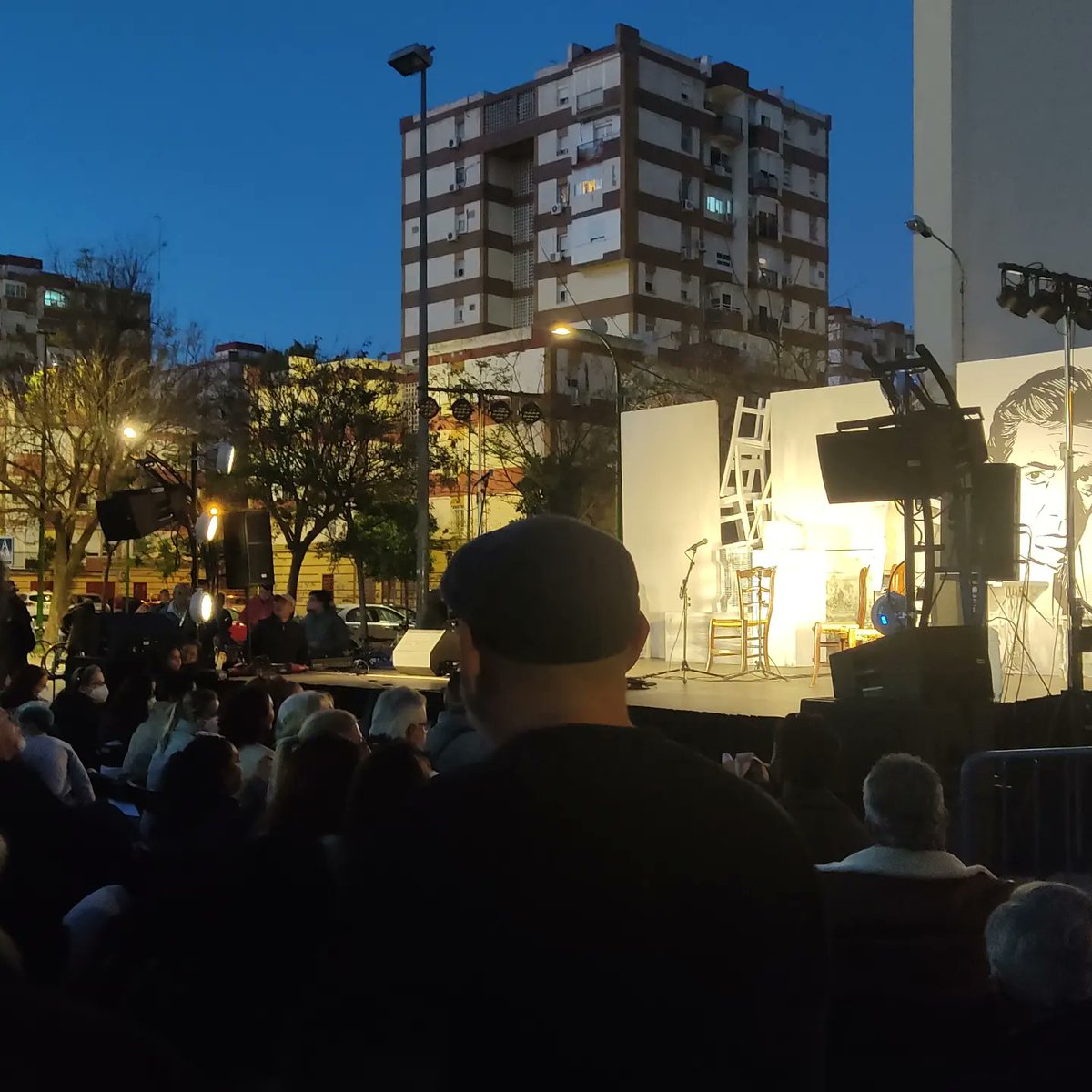 ASOCIACIONRUTAS's tweet photo. El viernes participamos con #tallerdefamilia en el Homenaje a Chocolate en Zona Flamenca junto a @fac_cultural @Ayto_Sevilla @FundlaCaixa @ajmmaa @NorteMesa. Bonita noche de flamenco en nuestro barrio. #Rumas #imagina #participa #distritomacarena https://t.co/zp9UUBIc44