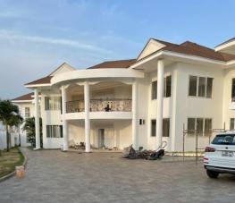 NEWS: Former Ghana Int Odartey Lamptey has won back his East Legon mansion from his ex wife.

The Accra Court finally ruled that Mr Lamptey can take possession of his house tomorrow. Lamptey has been renting since 2014 after the wife sued to claim the house ff their divorce