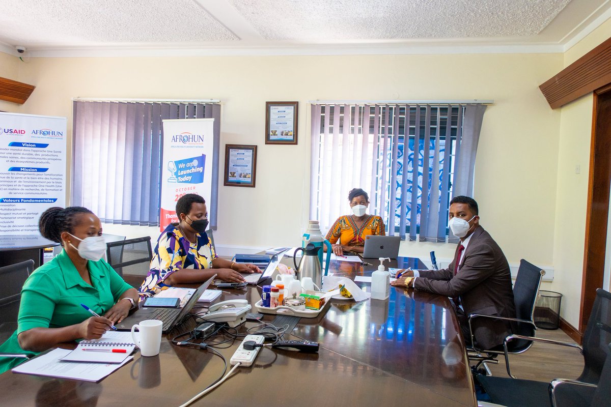 AFROHUN's tweet photo. @AFROHUN_ team meeting @Hareed01 Director Research &amp; Community Service Office of @AmoudUniversity. They discussed #OH in Somalia and the region https://t.co/YIugLrBj90