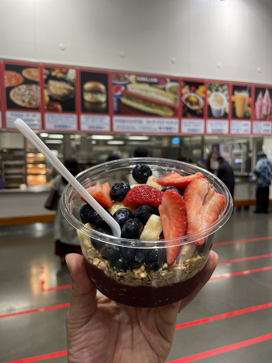 コストコのフードコートで、ヘルシースナックタイム💜
#サンバゾン　#アサイーボウル　#sambazon #acaibowl